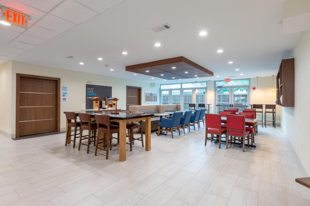 Holiday Inn Express & Suites Arlington North - Stadium Area By Ihg Exterior photo