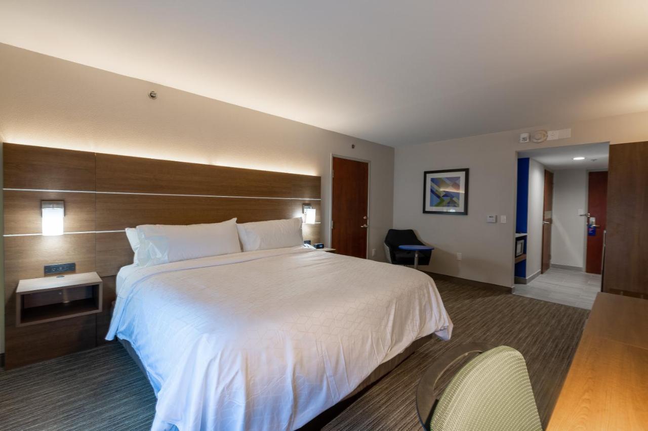 Holiday Inn Express & Suites Arlington North - Stadium Area By Ihg Exterior photo