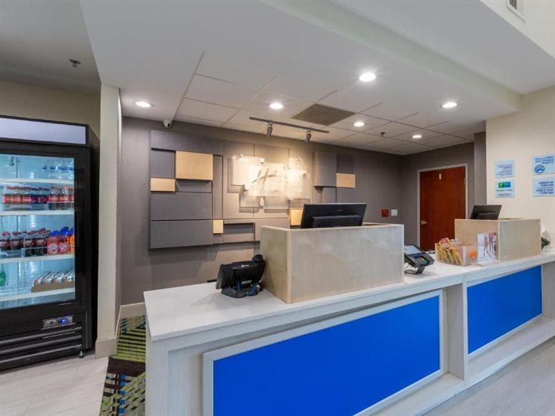 Holiday Inn Express & Suites Arlington North - Stadium Area By Ihg Exterior photo